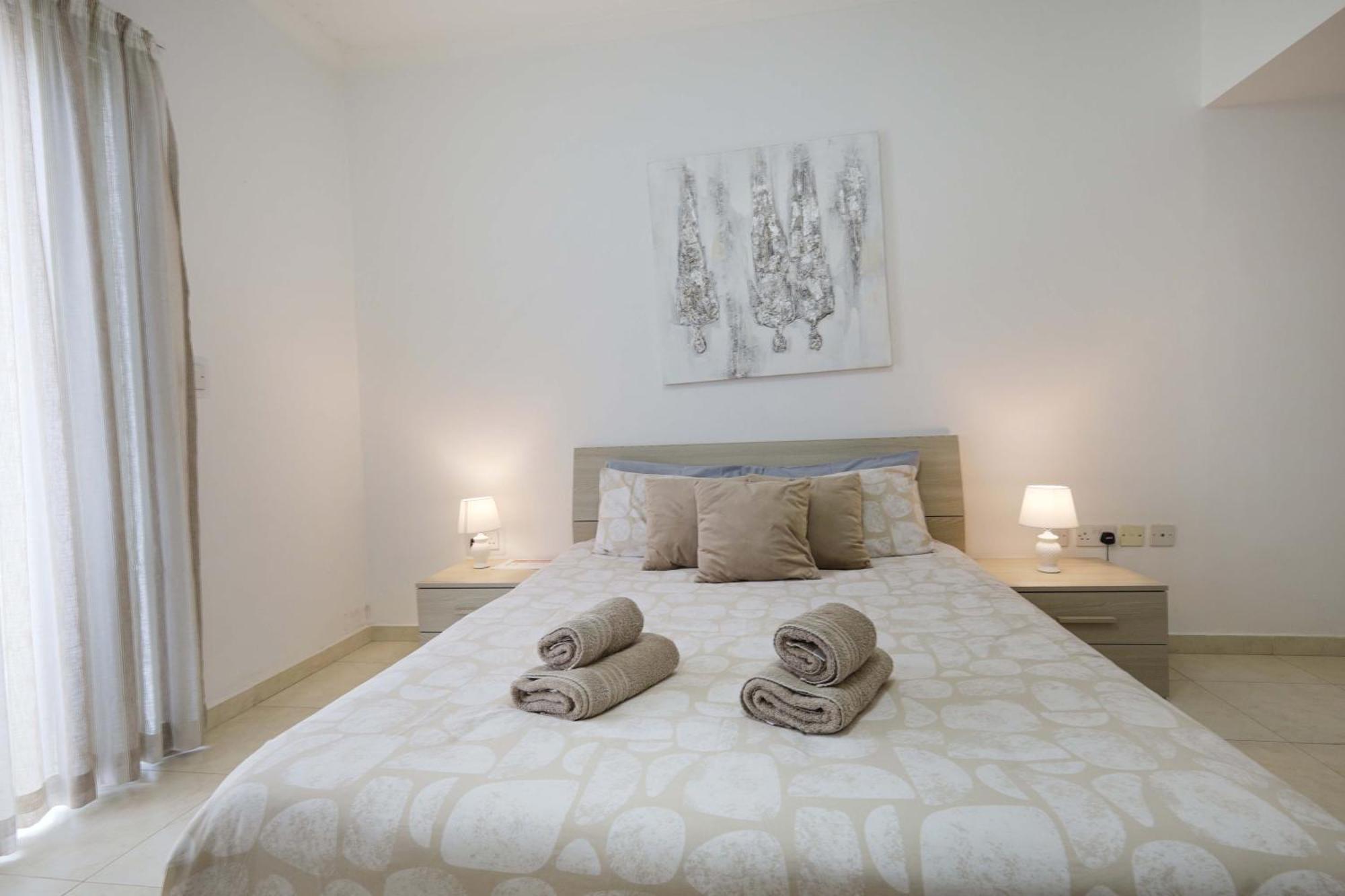 Modern 3Br Stylish & Spacious Apartment - Close To Sliema Promenade Gzira ภายนอก รูปภาพ